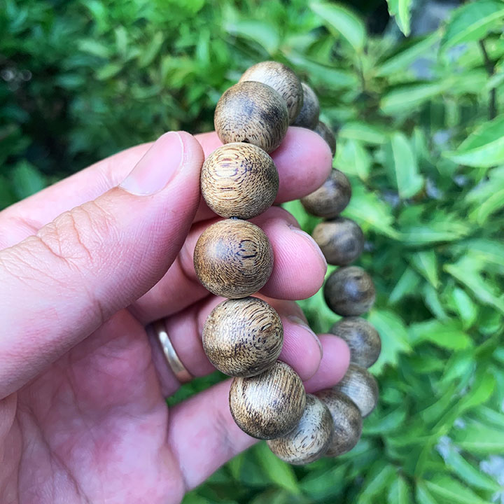 Vòng tay trầm hương thumb