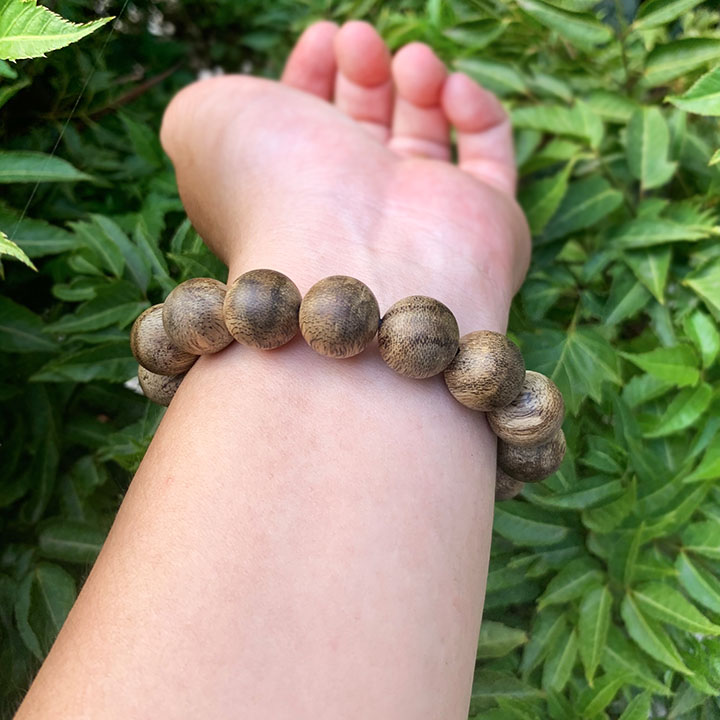 Vòng tay trầm hương thumb