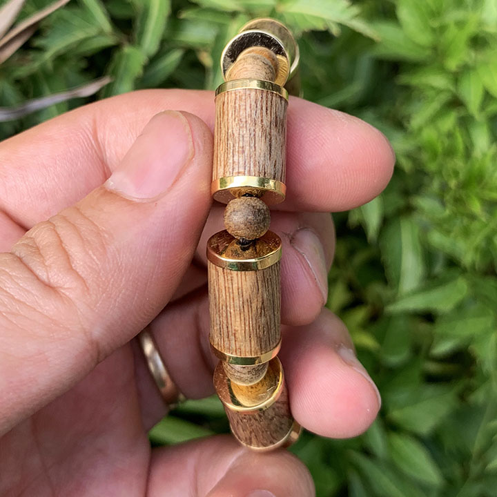 Vòng trầm hương bọc vàng thumb
